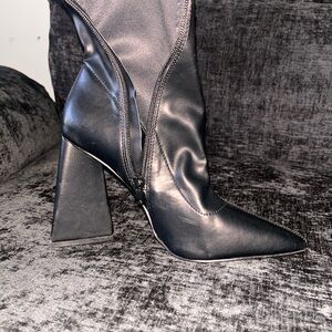 Chic Black Heeled Boots